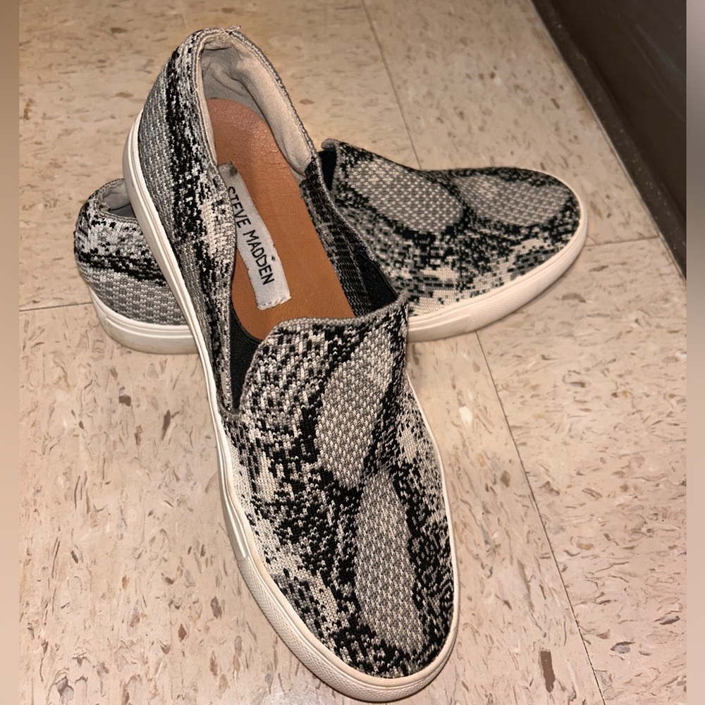 Steve Madden slip-on sneaker